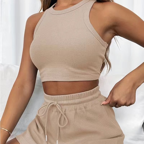 2 piece crop & shorts - Picture 1 of 1